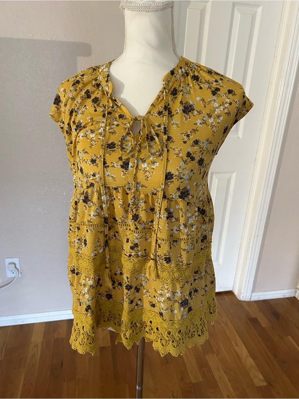Hannah Mustard Floral Boho Blouse Women’s Medium